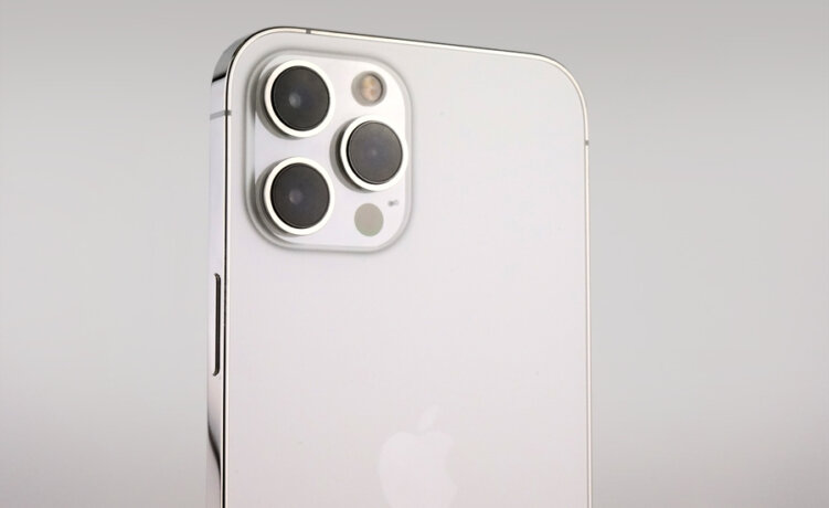 もはやiPad mini かと思うサイズ感の「iPhone 12 Pro Max」実機フォトレビュー！
