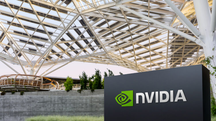 NVIDIA 單季營收達 816 億美元創歷史新高，追加 800 億美元股票回購額度