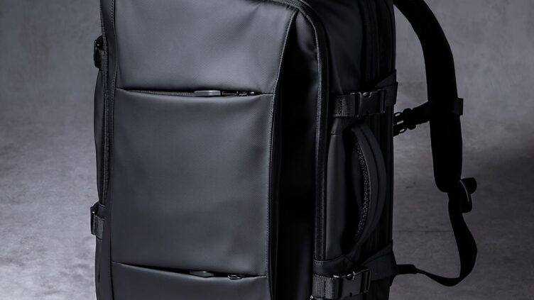 Sanwa Supply Launches a Business Backpack That Expands From 22L to 35L With a ~9cm Gusset