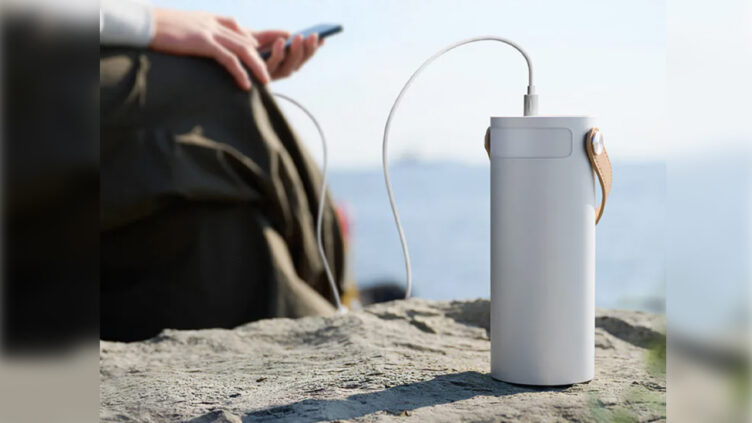 アイリスオーヤマ、ボトル型バッテリーステーション発売 4万mAh・最大65W出力で1万9800円