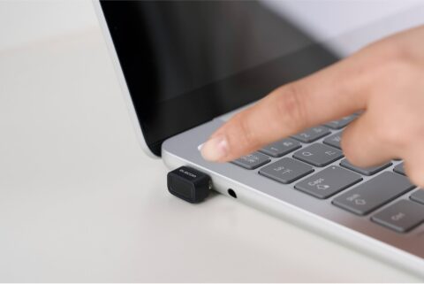 エレコム、Windows専用USB指紋認証リーダー2タイプ発売 MoC方式でパスワードレスログイン