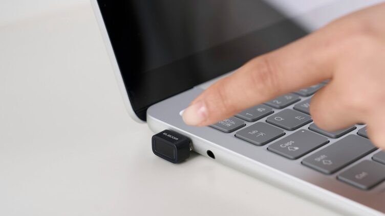 エレコム、Windows専用USB指紋認証リーダー2タイプ発売 MoC方式でパスワードレスログイン