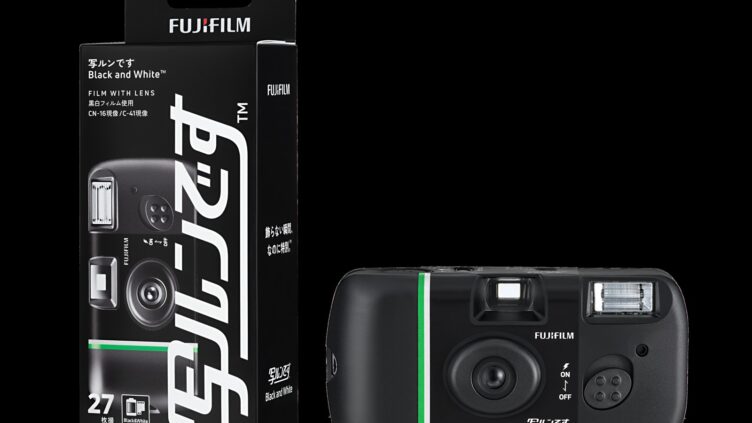 「写ルンです」40周年で20年ぶり新製品 防水モデルと黒白フィルムの2機種