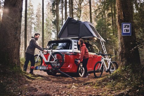 Volkswagenの電動アシスト自転車、ハンドル中央に後方カメラ レーダーが死角を警告