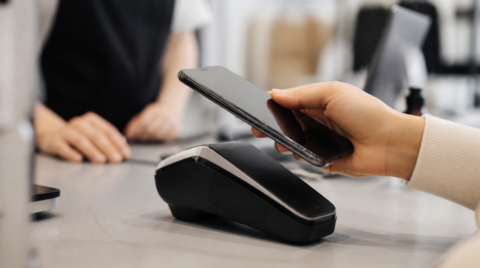 Walmart、8月24日からタップ決済を開始 Apple PayとGoogle Payに対応