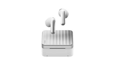 AIイヤホン「Plaud One」発表 4G内蔵の充電ケースが単体で25時間録音、世界2,000台限定