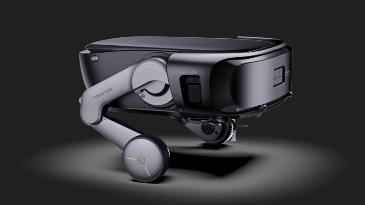 Roborock、階段を1段ずつ掃除する2脚ロボット「Saros Rover」を欧州初公開 プール清掃機も