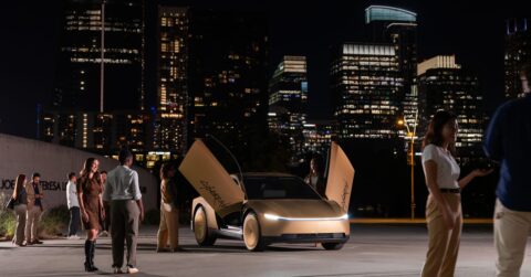 Tesla「Cybercab」がオースティンで営業開始 ハンドルもペダルも無い2人乗りをNHTSAが調査