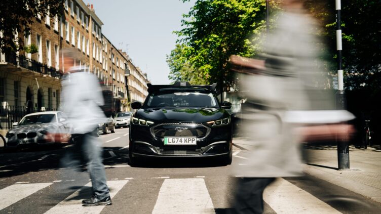 UberとWayve、ロンドンで英国初の自動運転配車を開始 空港以外の全域をMustang Mach-Eで走る