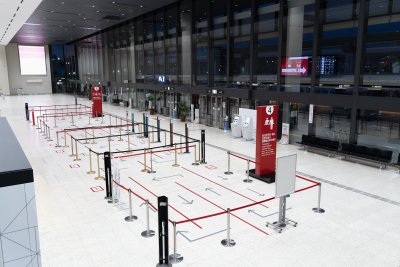 空港 受付 ロビー