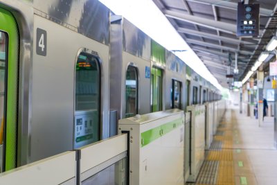 東京駅ホーム柵